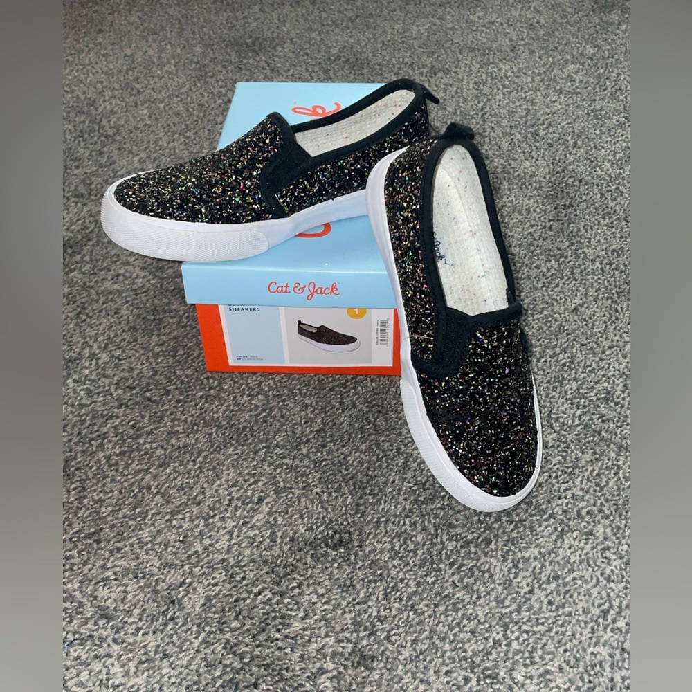 Girls Size 1 Sparkling ✨ slip on shoes